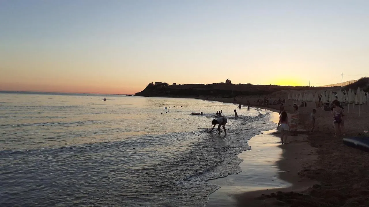 Bahari Beachfront Aparthotel Selinunte مارينيلا دي سيلينونتي 0*,